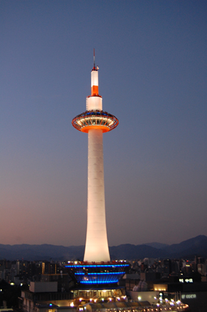 秋の京都タワー_a0115906_1672716.jpg