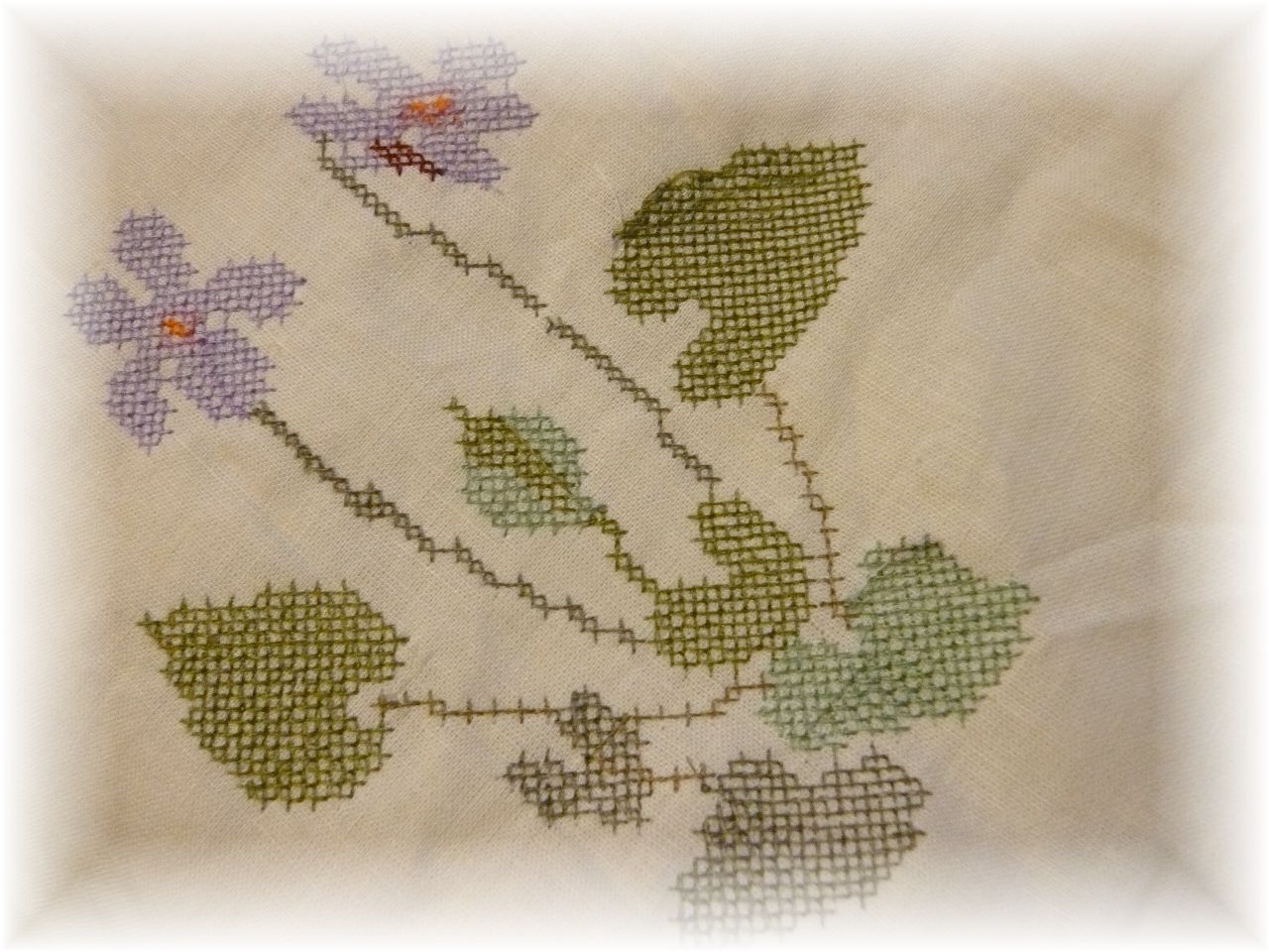 すみれの刺繍_a0046748_22584433.jpg