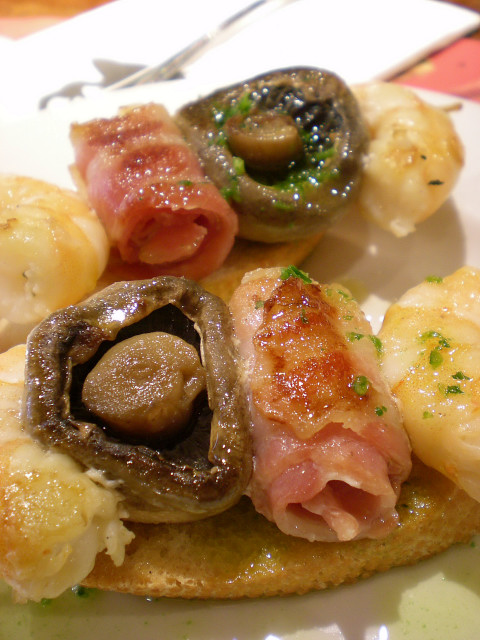 バルセロナ---お食事編---TXAPELA_c0179785_0362910.jpg