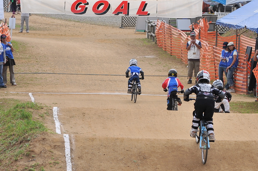 2009JBMXFジャパンシリーズ第３戦ひたち大会VOL5：ビギナー１〜４クラス決勝_b0065730_14203027.jpg