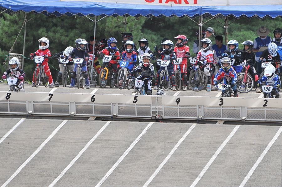 2009JBMXFジャパンシリーズ第３戦ひたち大会VOL5：ビギナー１〜４クラス決勝_b0065730_145943.jpg