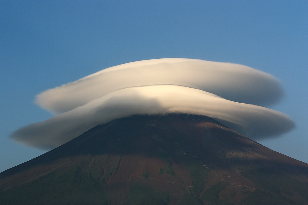 梨ヶ原にて笠雲に出会う…の巻_a0118466_2404190.jpg