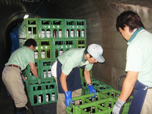 秋のお酒・湖洞搬出作業「白馬錦・薄井商店」_b0140235_23245869.jpg