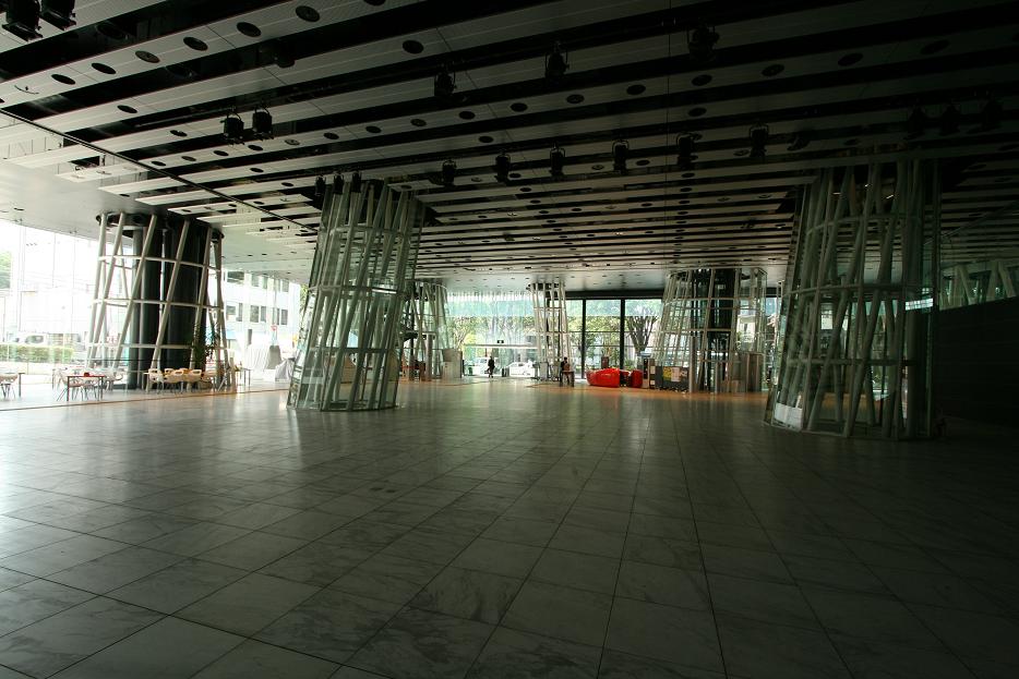 ゴールデンスランバーロケ地 仙台メディアテーク_a0107574_135651100.jpg