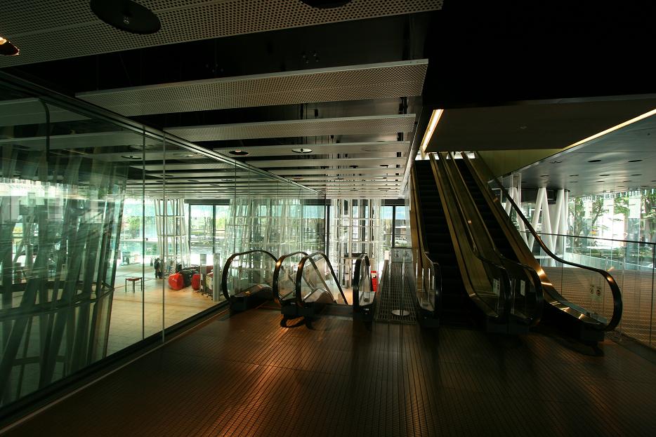 ゴールデンスランバーロケ地 仙台メディアテーク_a0107574_13571237.jpg