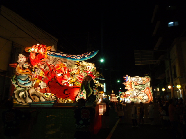 近くのT市のH町のねぶた祭りです。_d0034291_1040360.jpg