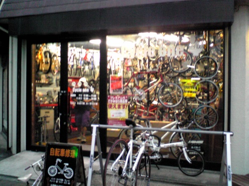 初めての自転車屋さんへGO！_a0122964_234537.jpg