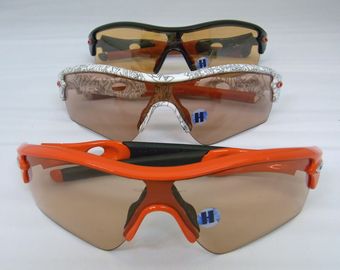 OAKLEY Radar(レーダー)の調光モデル。 by甲府店_f0076925_16593536.jpg