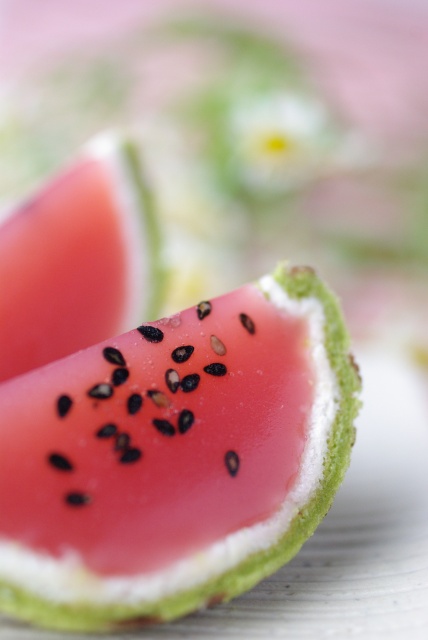 夏の最後に　　　和菓子　西瓜とひまわり_b0133447_22415422.jpg