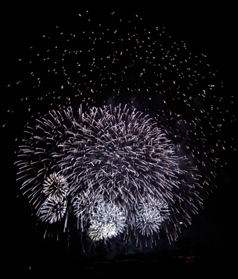 夏の終わり、花火と祭り_d0005250_2346837.jpg