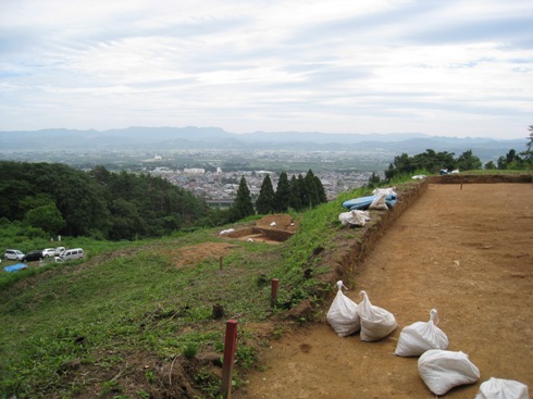 「桑折西山城中舘跡 発掘調査 現地説明会」③中舘西の虎口_a0087378_55578.jpg