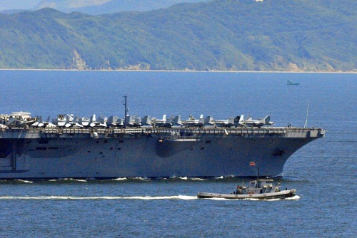 米原子力空母 ニミッツ (USS Nimitz, CVN-68)_e0158925_2235555.jpg
