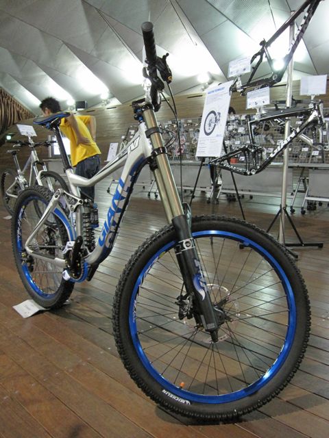 2010 GIANT JAPAN展示会(GIANT編)_e0069415_1642690.jpg