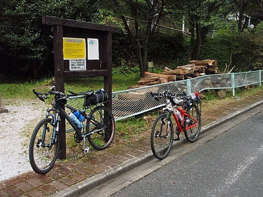 奥多摩ツーリング‐‐雨の間隙を縫いつつ走る２日間　その2_e0066210_0482569.jpg