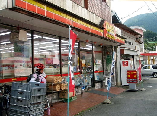 奥多摩ツーリング‐‐雨の間隙を縫いつつ走る２日間　その2_e0066210_055214.jpg