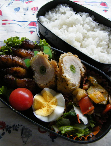 豚バラ肉のしそ巻き 山椒味噌風味、とお弁当_f0168317_10252388.jpg