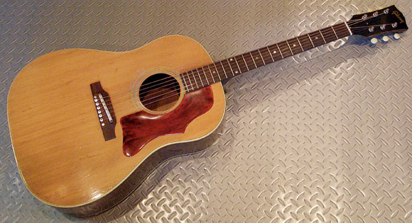 Percussive Soundの「1965年製 Gibson J-50」が入荷！_e0053731_17404546.jpg