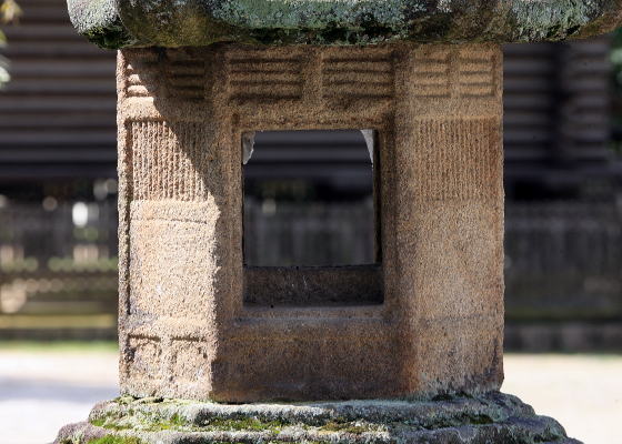 東大寺法華堂石燈籠(三月堂)と丹生川上神社中社石燈籠_f0142070_21392883.jpg