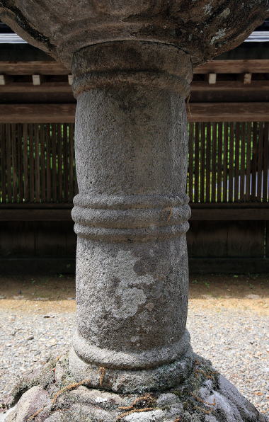 東大寺法華堂石燈籠(三月堂)と丹生川上神社中社石燈籠_f0142070_21395924.jpg