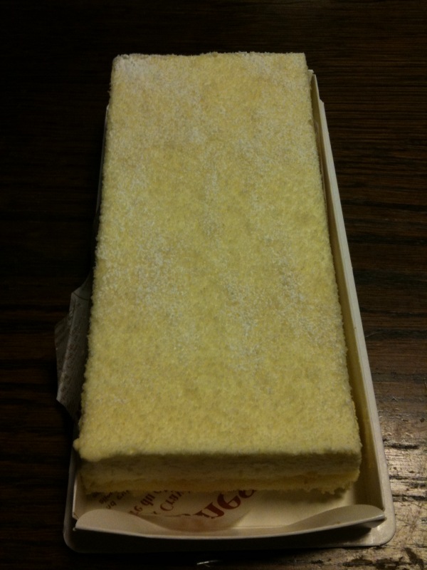ケーキと本_f0018889_21293570.jpg