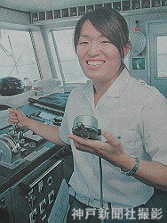 内航コンテナ船に初の女性船長が In The Pontoon Bridge