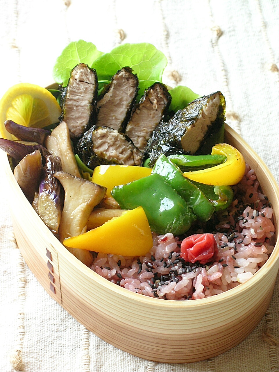 まぐろの韓国海苔巻き揚げ弁当_b0171098_5232342.jpg