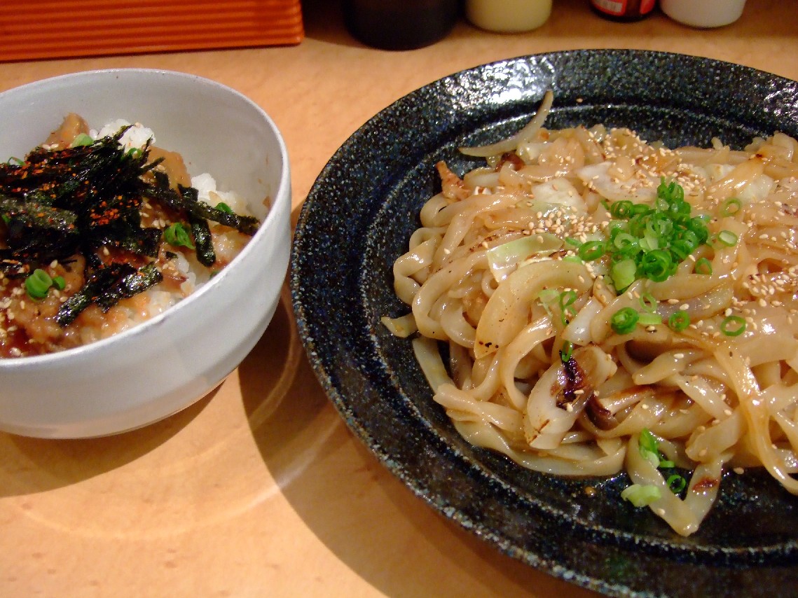 ホルモン焼きうどん＆丼  ホルいち ～神戸市中央区北長狭通～_c0184006_15532481.jpg