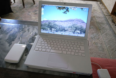 MacBook Whiteがやって来た...26Aug2009_c0105534_11381155.jpg