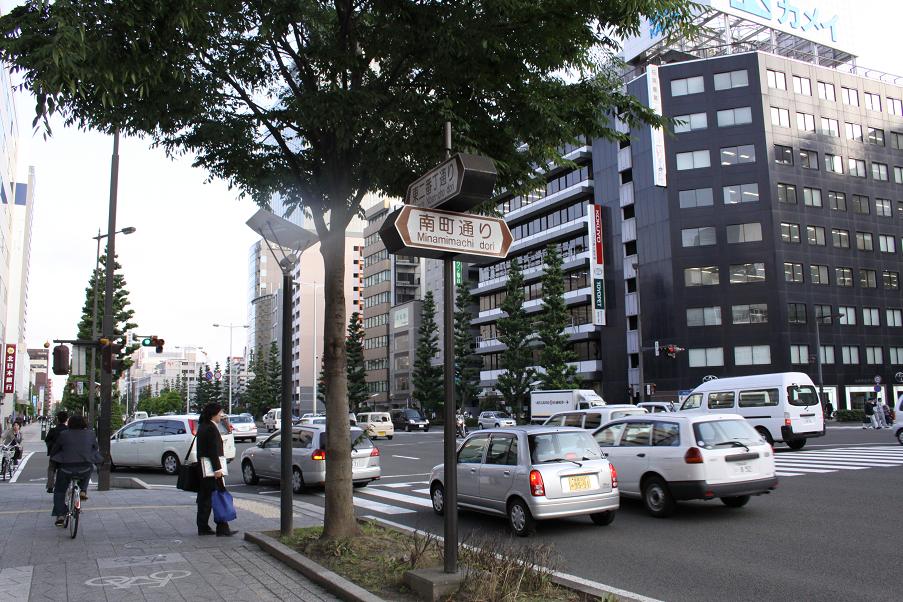 ゴールデンスランバーロケ地 南町通りを西へ_a0107574_1384786.jpg