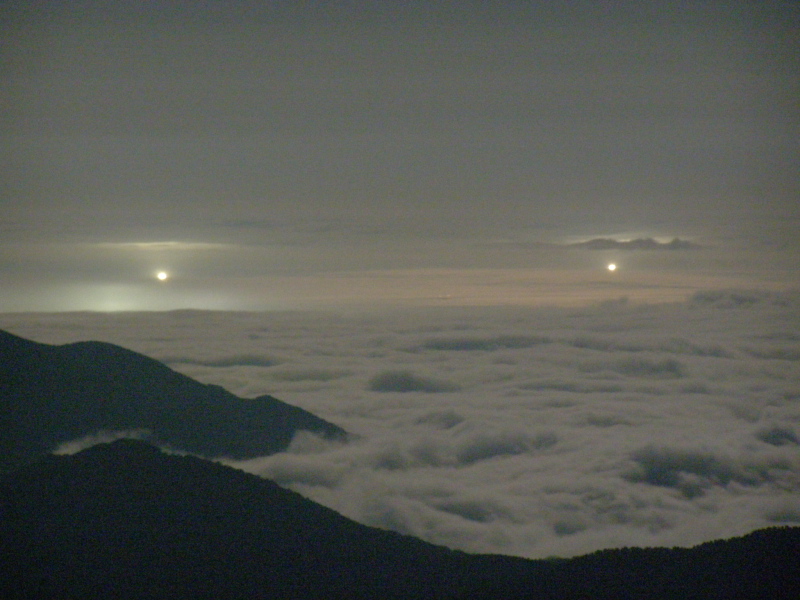 夜の雲海 不思議空間 遠野 遠野物語 をｗｅｂせよ