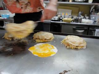 お好み焼きの作り方ＢＹ　トコナツ屋バージョン_e0166301_14391042.jpg