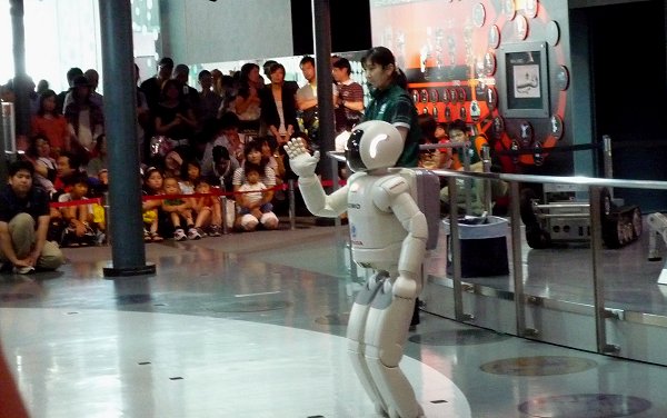 ロボットの進化を実感_d0030373_19341163.jpg