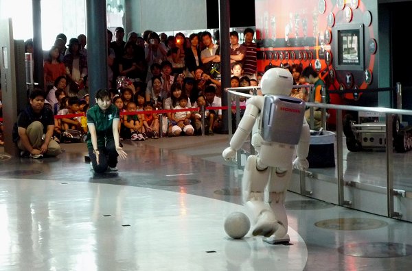 ロボットの進化を実感_d0030373_19345350.jpg
