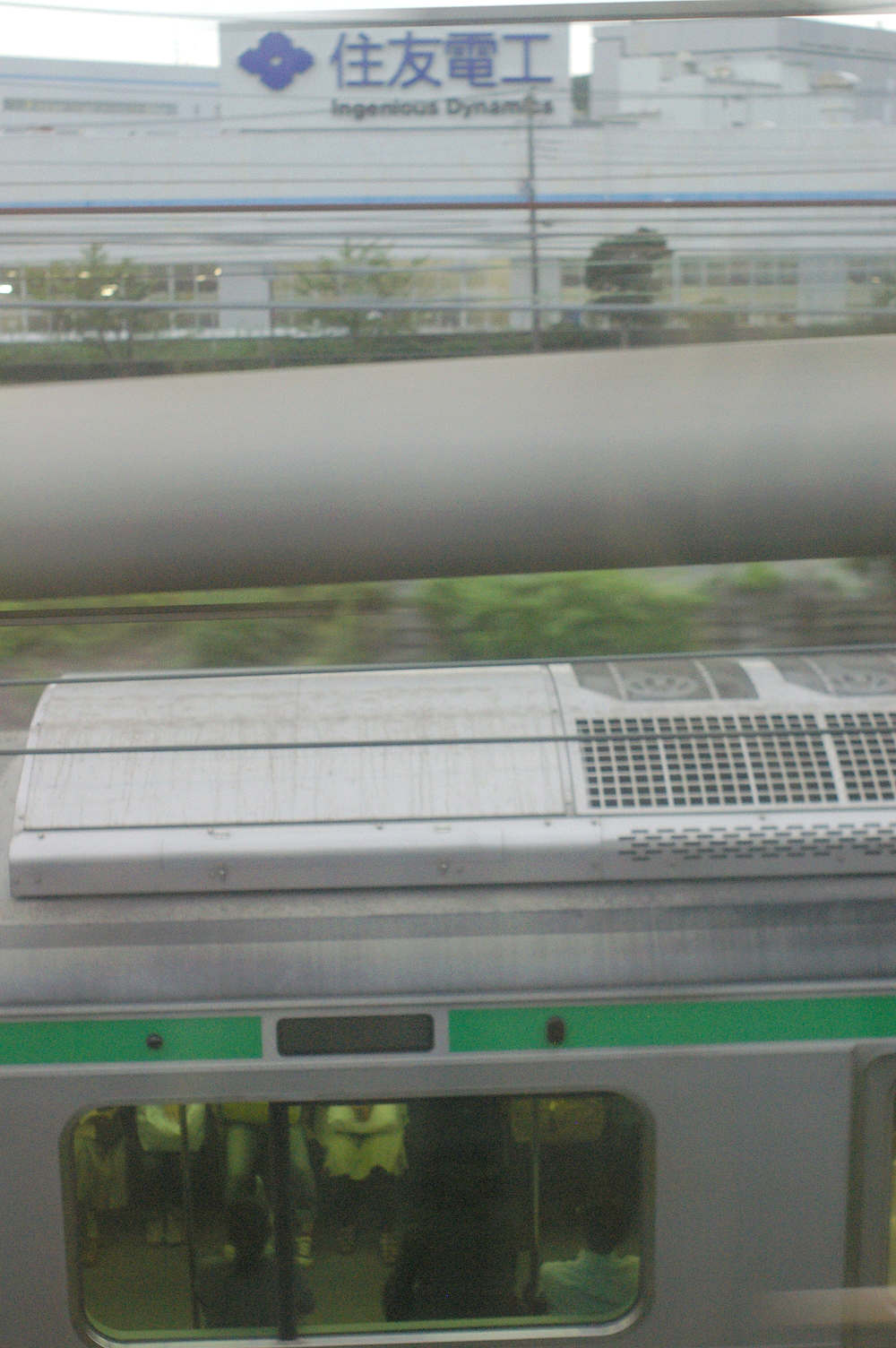 緑とオレンジの電車_f0160179_14132136.jpg