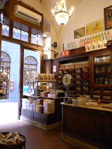 お店を見ながらブラブラ散歩~古都シエナ_f0106597_1814268.jpg
