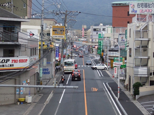 船越歩道橋から、県道164号線を望む_b0095061_8462910.jpg