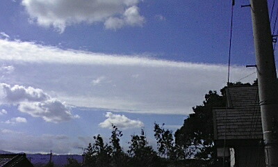 夏から秋に…おっちょこちょいは上の空_e0136066_9101081.jpg