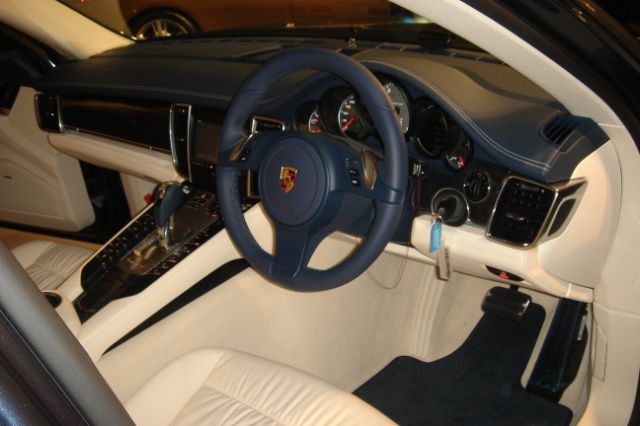 Porscheパナメーラ_a0129711_15213655.jpg