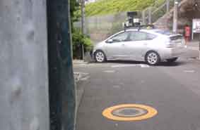 Google マップのストリートビュー撮影車とバッタリ遭遇っ!_b0003330_23155117.jpg