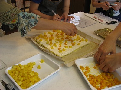 体験レッスン 「ショートケーキ」_b0184436_2313278.jpg