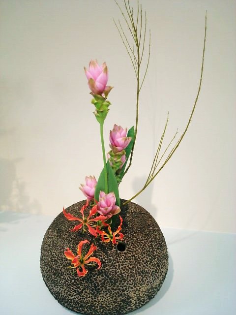 いけばな展と陶芸_e0093356_16243126.jpg