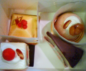2009.9.10 新しいケーキ屋さん_a0083571_0203062.jpg