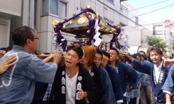 三圍神社宮神輿渡御_f0156159_1354285.jpg