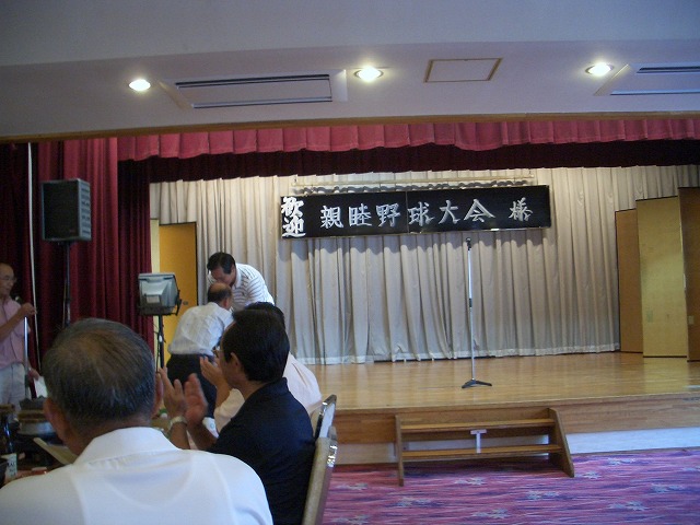 タイムリーヒットを打った議員親睦野球大会_f0141310_2344826.jpg