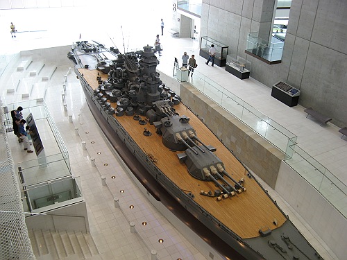 戦艦 大和 の木甲板 In The Pontoon Bridge