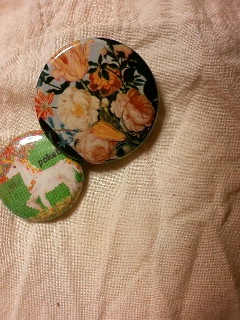 花柄バッチとてんとう虫の指輪。_e0185385_20232423.jpg