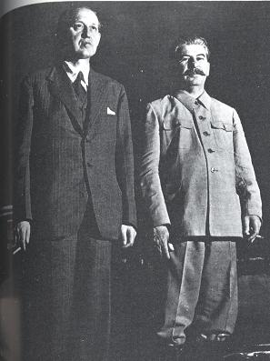 スカル&ボーンズはロシア共産主義を育てた by Richard Arnold 5_c0139575_21293789.jpg