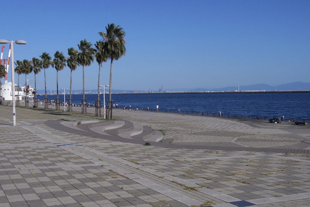 六甲アイランド海岸にて 風の向くまま 六甲アイランド海岸にて 風の向くまま