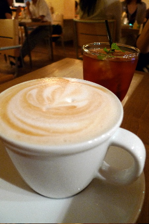 Dalahäst cafe（ダーラへストカフェ）_a0058643_1331424.jpg