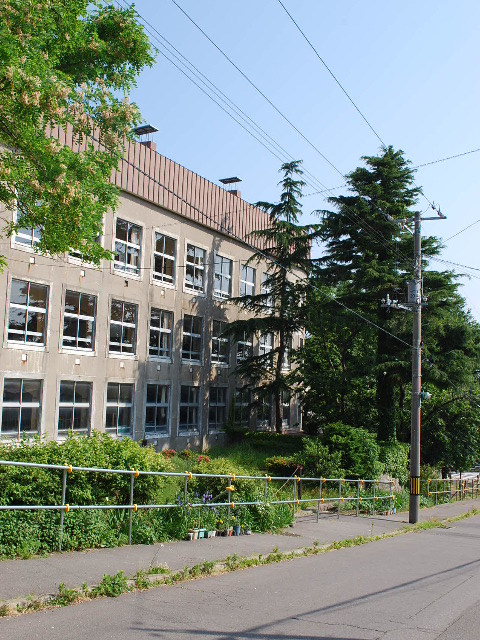 函館市立弥生小学校_f0142606_0502554.jpg